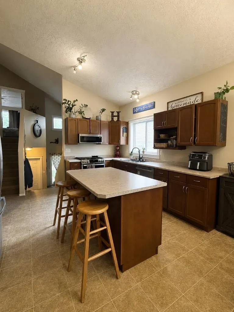 4214 55 Avenue High Prairie AB T0G 1E0