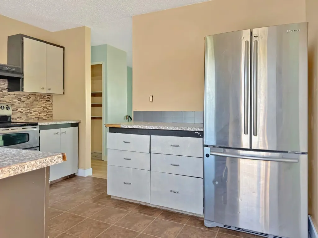 10987 97 Avenue Grande Cache AB t0e0y0