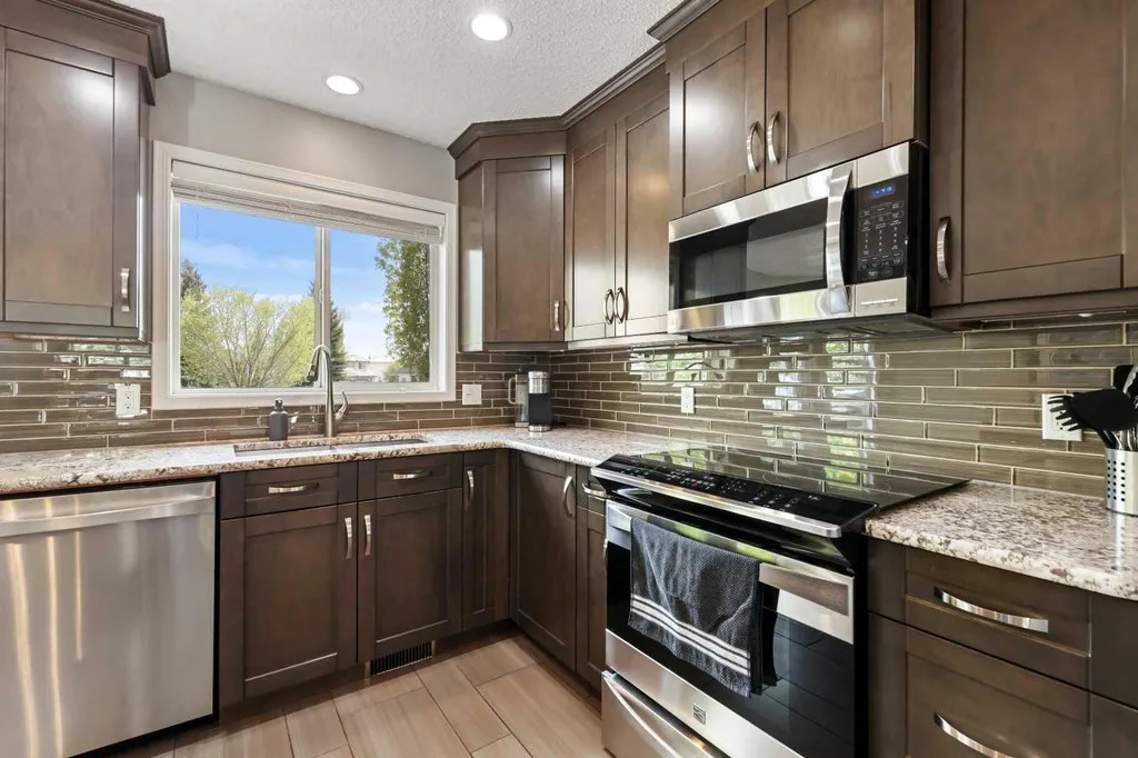 11 Strathmore Lakes Crescent Strathmore AB T1P 1L7