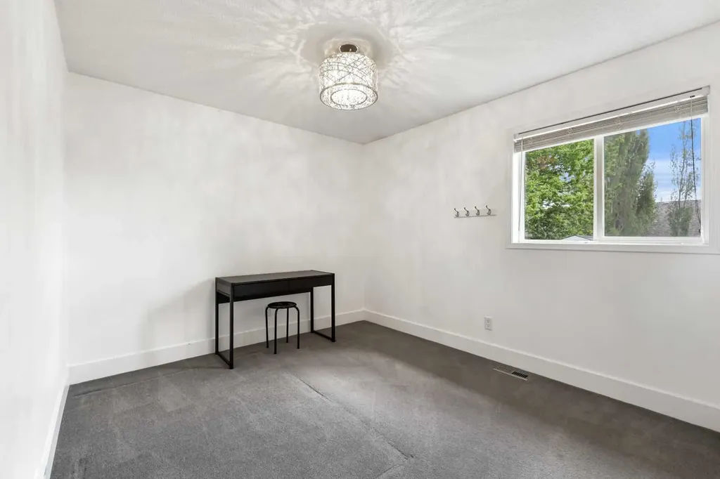 11 Strathmore Lakes Crescent Strathmore AB T1P 1L7