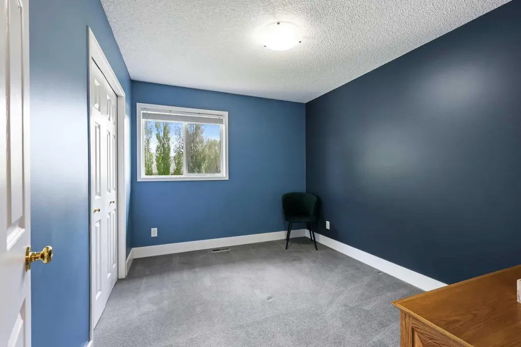11 Strathmore Lakes Crescent Strathmore AB T1P 1L7