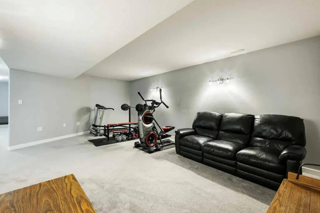 11 Strathmore Lakes Crescent Strathmore AB T1P 1L7
