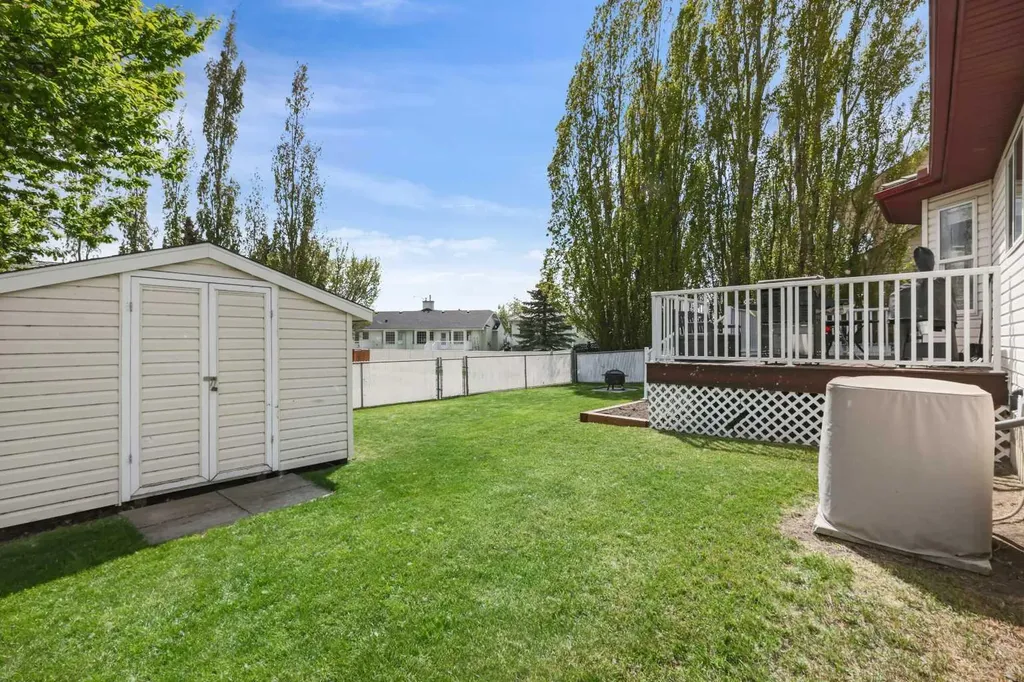 11 Strathmore Lakes Crescent Strathmore AB T1P 1L7