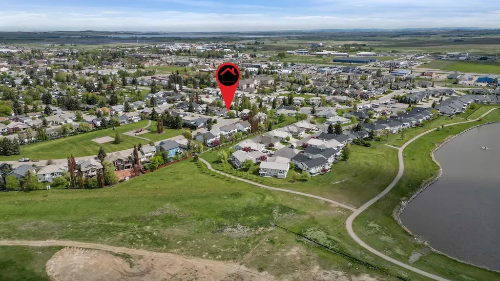 11 Strathmore Lakes Crescent Strathmore AB T1P 1L7