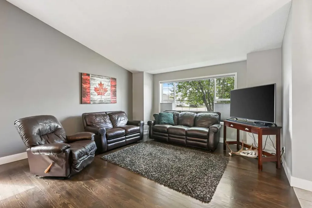 11 Strathmore Lakes Crescent Strathmore AB T1P 1L7