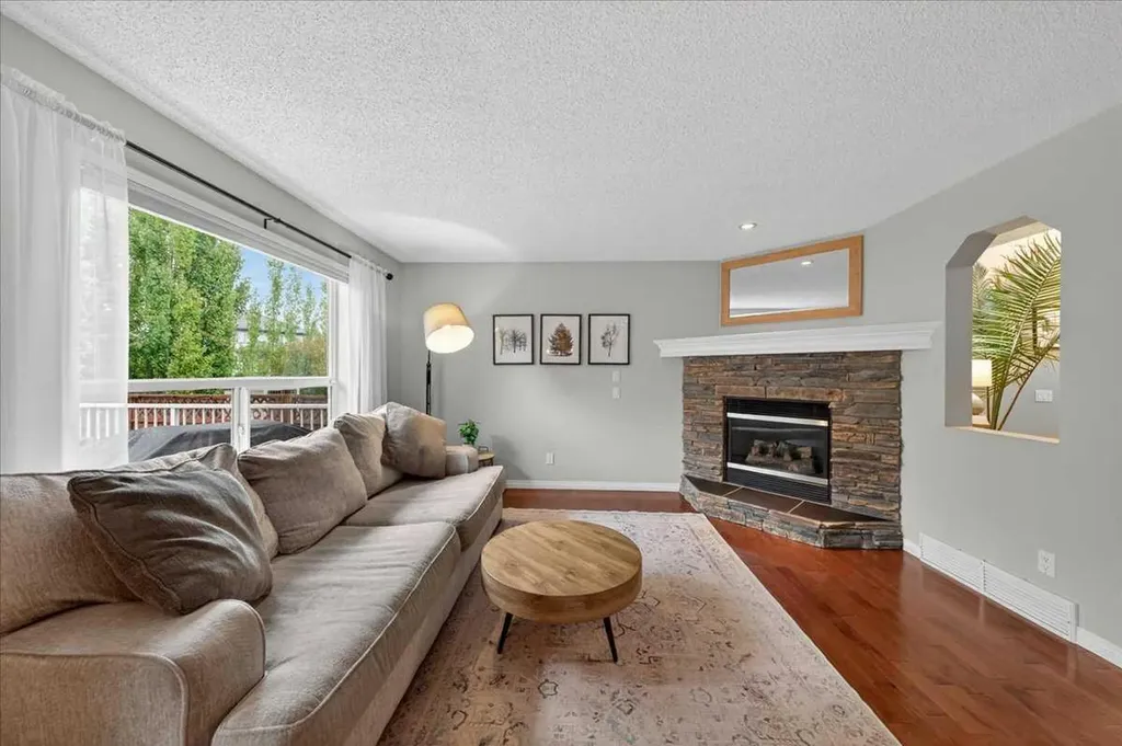 132 Tuscany Meadows Common NW Calgary AB T3L 2N8