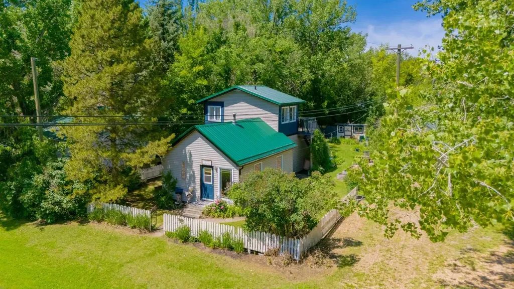 235 5 Street Drumheller AB T0J 0Y4