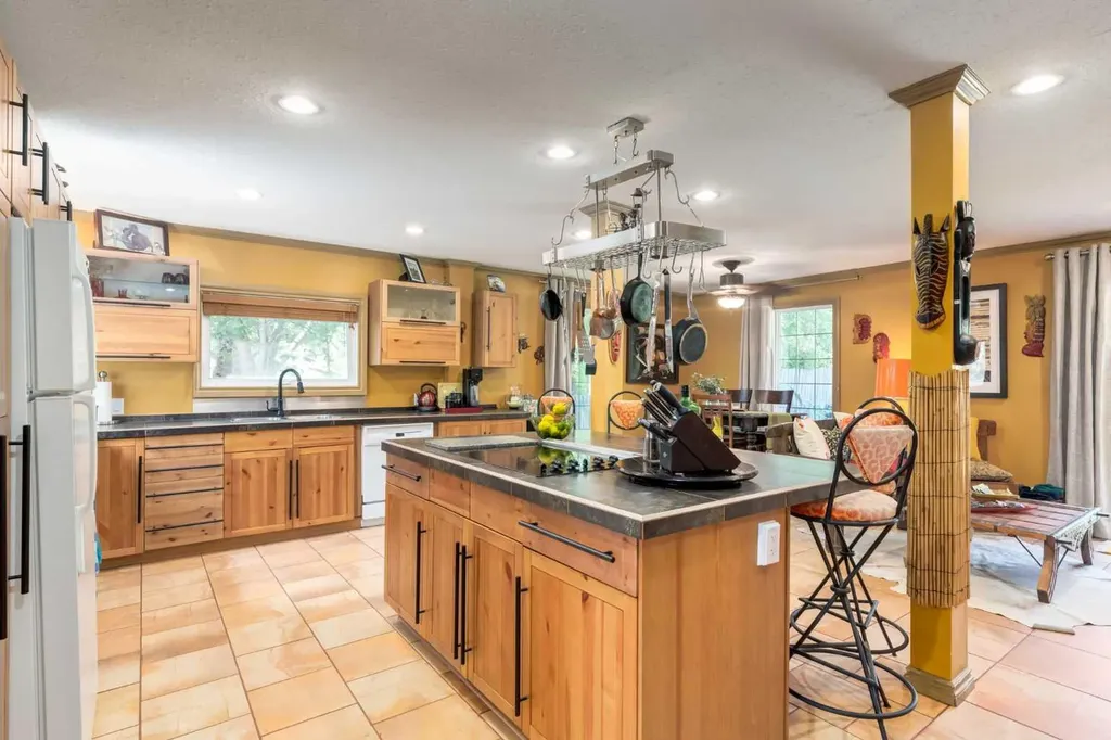 235 5 Street Drumheller AB T0J 0Y4