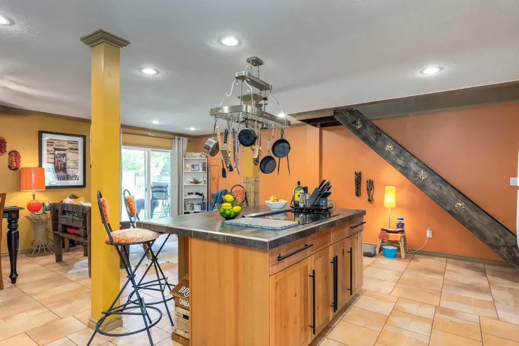 235 5 Street Drumheller AB T0J 0Y4