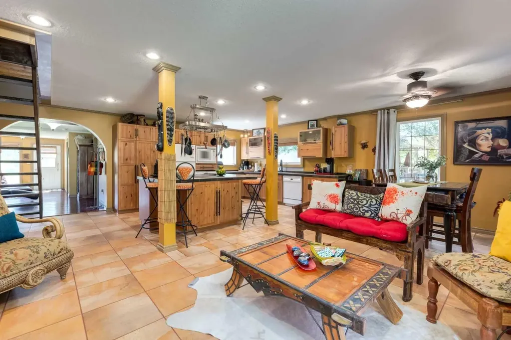 235 5 Street Drumheller AB T0J 0Y4