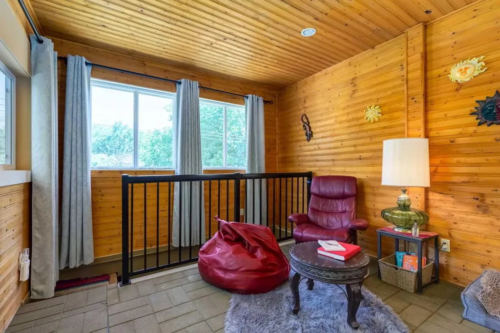 235 5 Street Drumheller AB T0J 0Y4