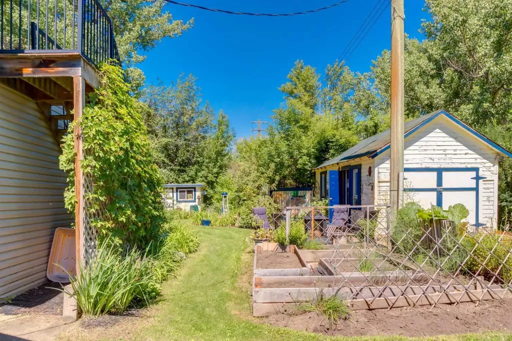235 5 Street Drumheller AB T0J 0Y4