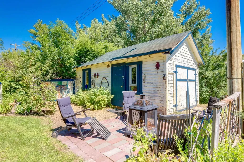 235 5 Street Drumheller AB T0J 0Y4