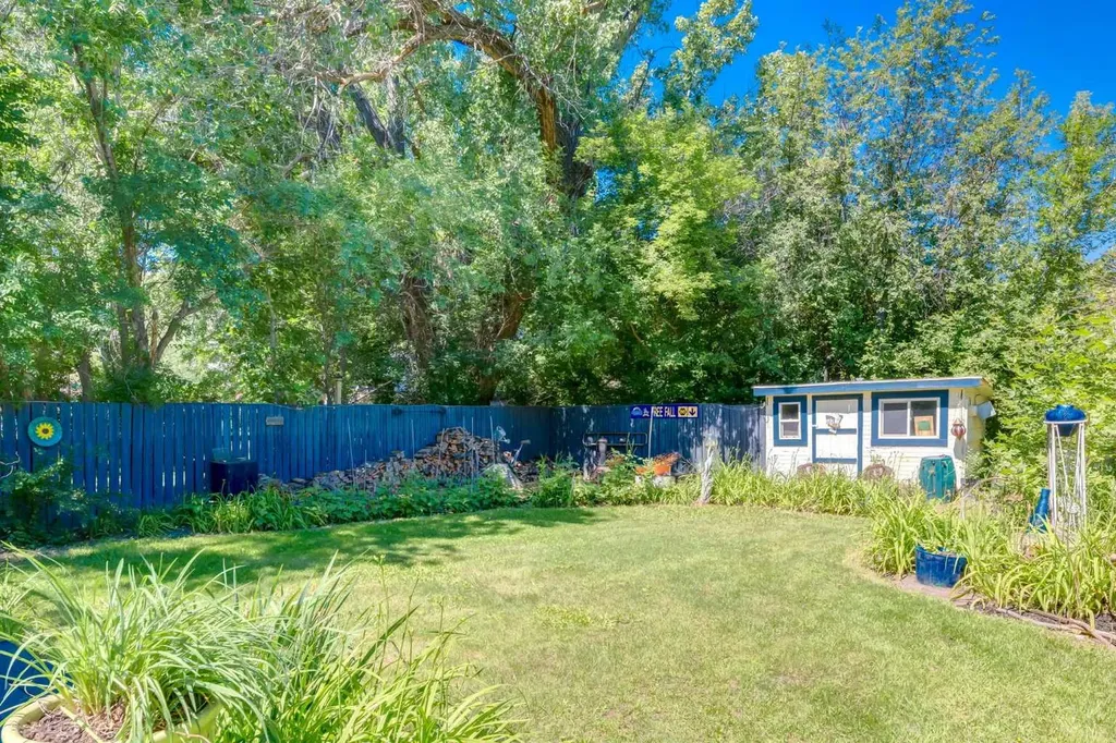 235 5 Street Drumheller AB T0J 0Y4