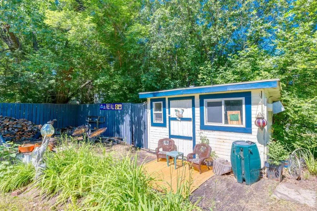 235 5 Street Drumheller AB T0J 0Y4