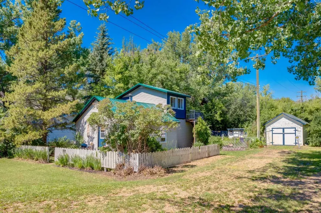 235 5 Street Drumheller AB T0J 0Y4