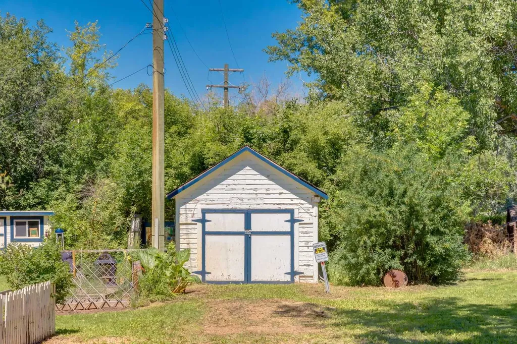 235 5 Street Drumheller AB T0J 0Y4
