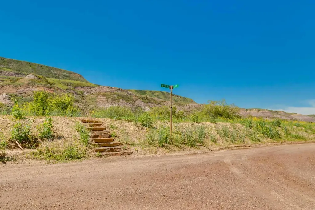 235 5 Street Drumheller AB T0J 0Y4