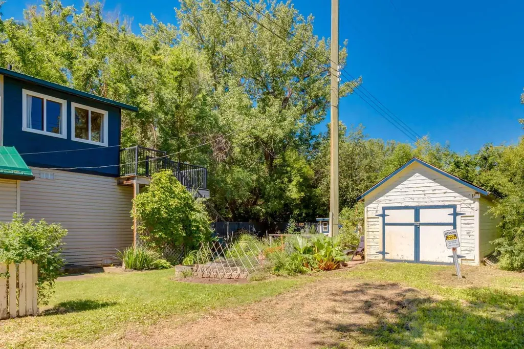 235 5 Street Drumheller AB T0J 0Y4
