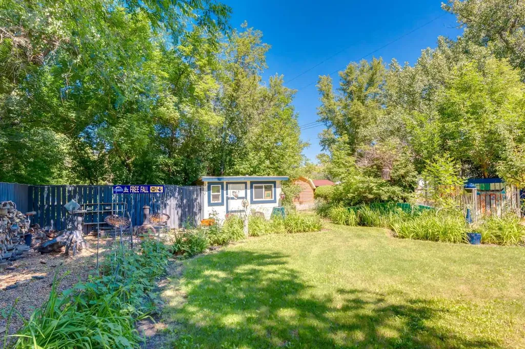 235 5 Street Drumheller AB T0J 0Y4