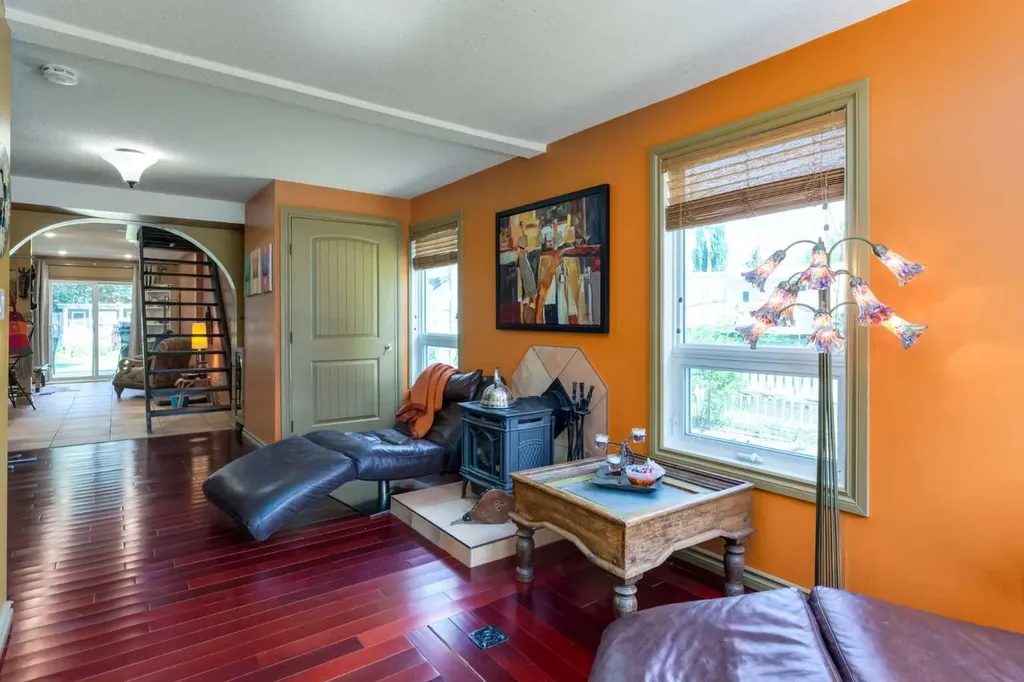 235 5 Street Drumheller AB T0J 0Y4