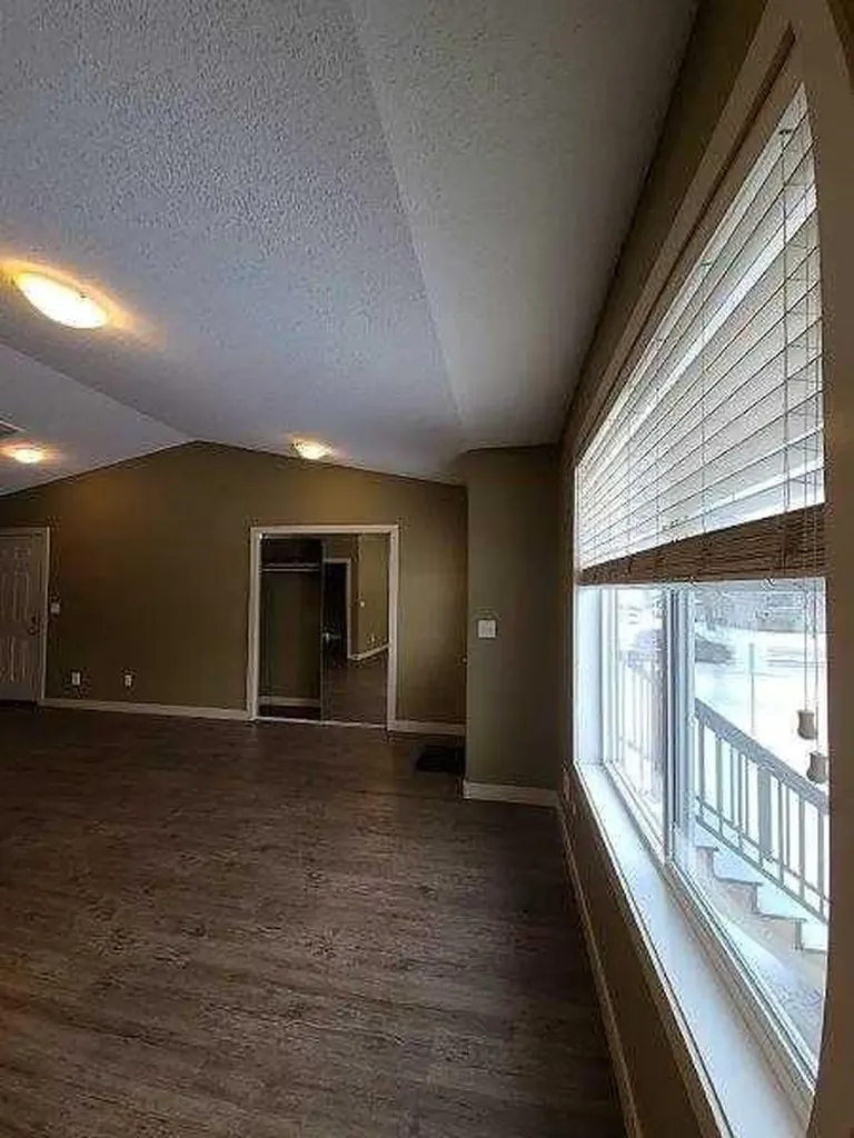 10502 102 Street Grande Prairie AB T8V2W6