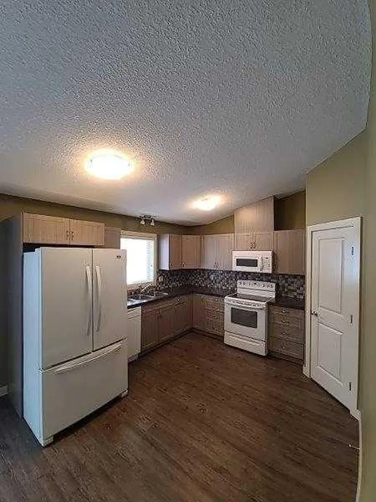 10502 102 Street Grande Prairie AB T8V2W6