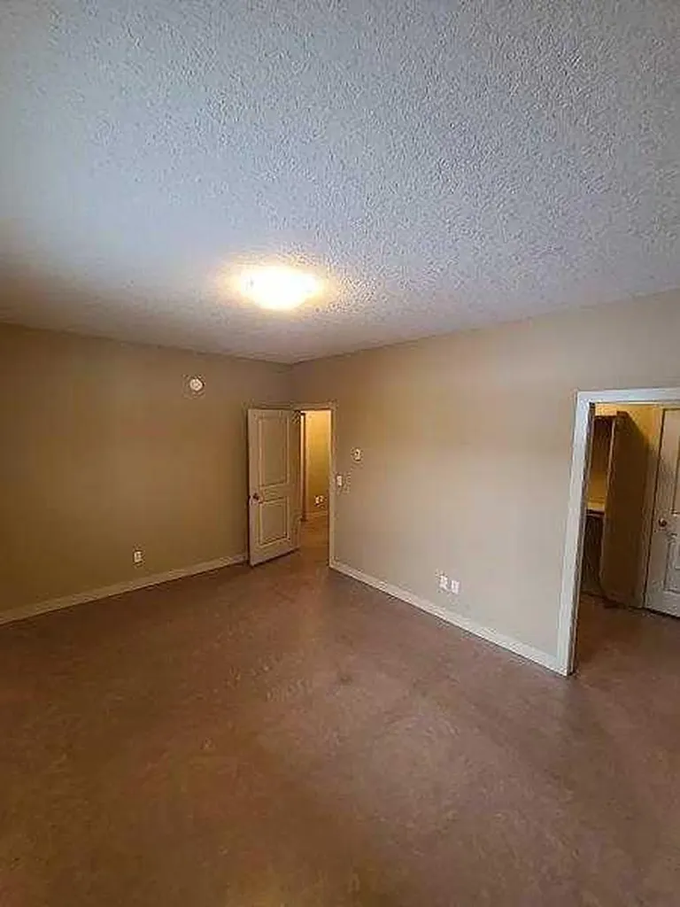 10502 102 Street Grande Prairie AB T8V2W6