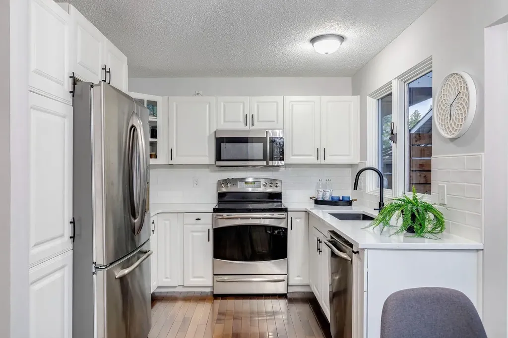 384 Midvalley Drive SE Calgary AB T2X1M7