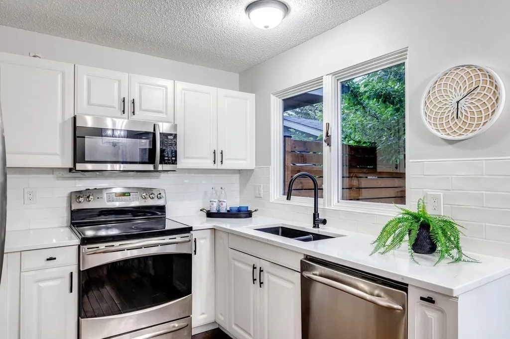 384 Midvalley Drive SE Calgary AB T2X1M7