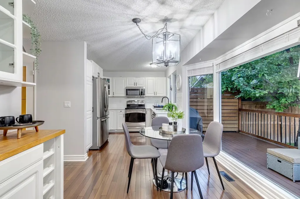 384 Midvalley Drive SE Calgary AB T2X1M7