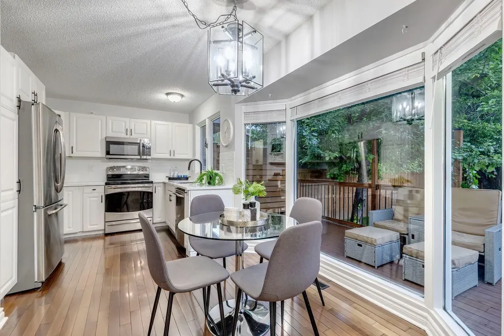 384 Midvalley Drive SE Calgary AB T2X1M7