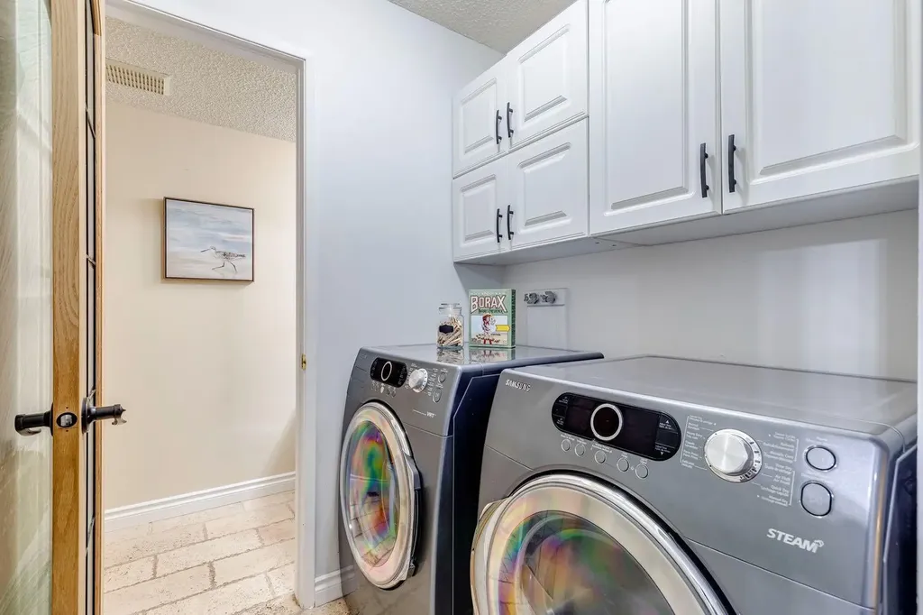 384 Midvalley Drive SE Calgary AB T2X1M7