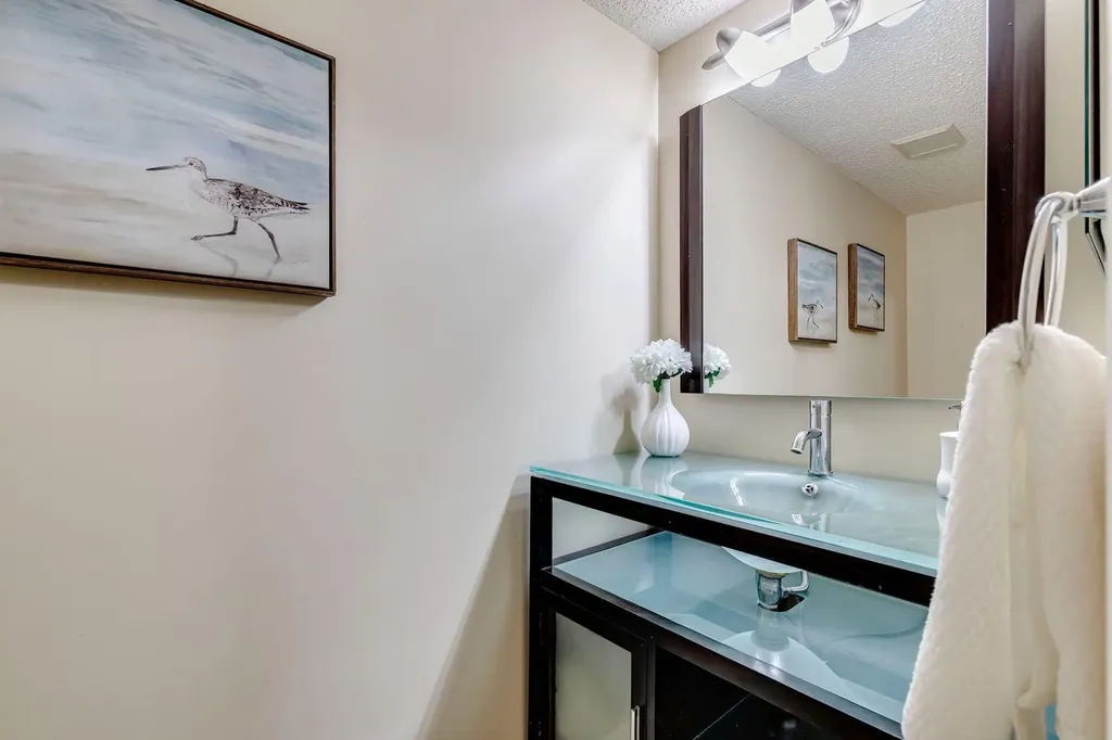 384 Midvalley Drive SE Calgary AB T2X1M7