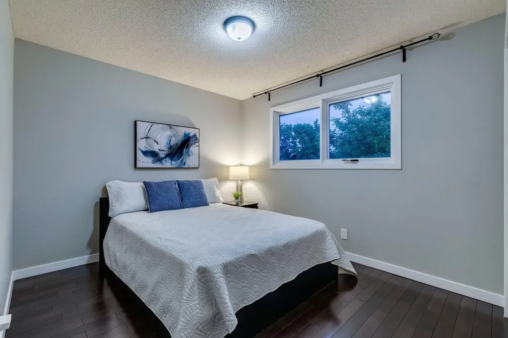 384 Midvalley Drive SE Calgary AB T2X1M7