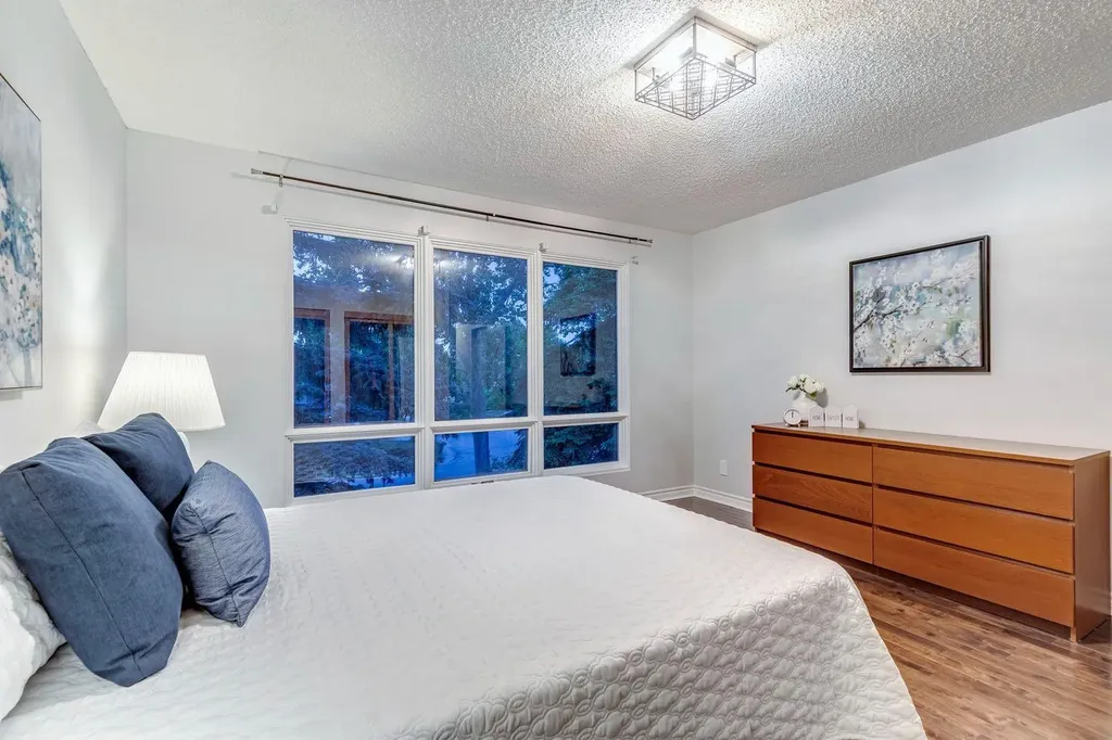 384 Midvalley Drive SE Calgary AB T2X1M7