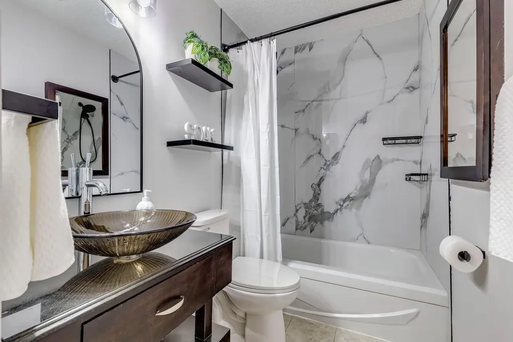 384 Midvalley Drive SE Calgary AB T2X1M7