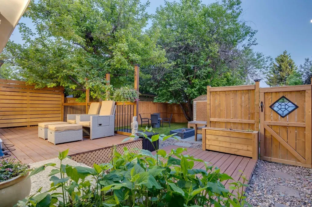 384 Midvalley Drive SE Calgary AB T2X1M7