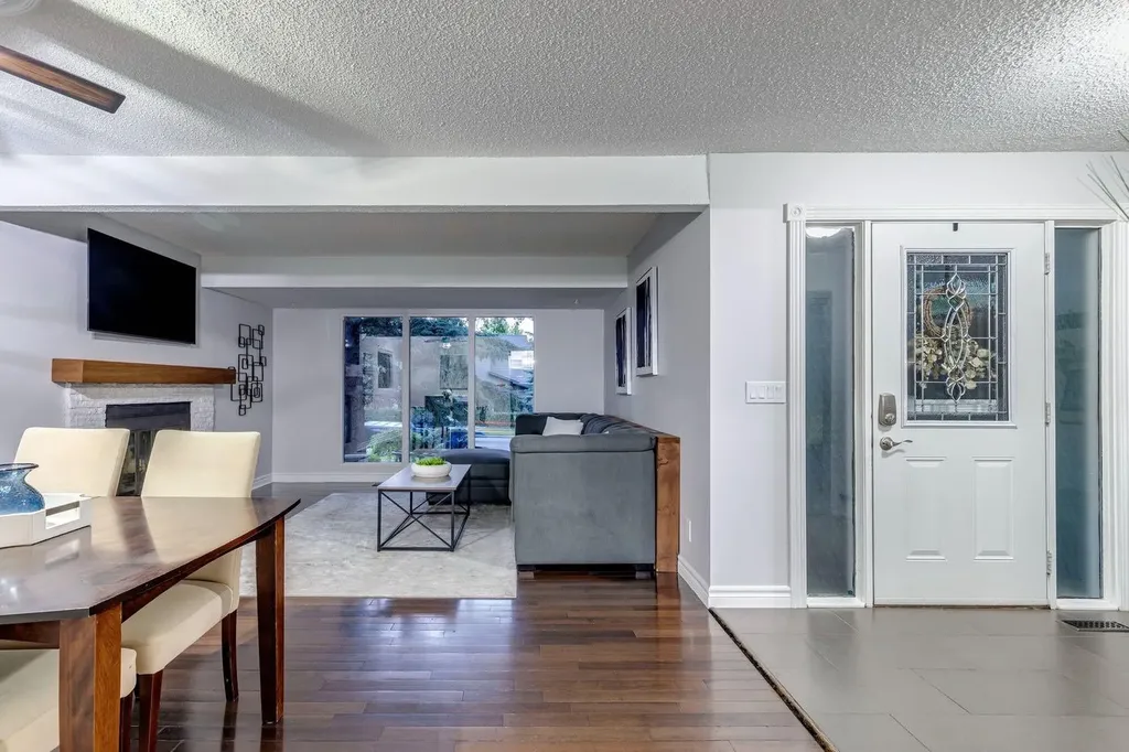384 Midvalley Drive SE Calgary AB T2X1M7