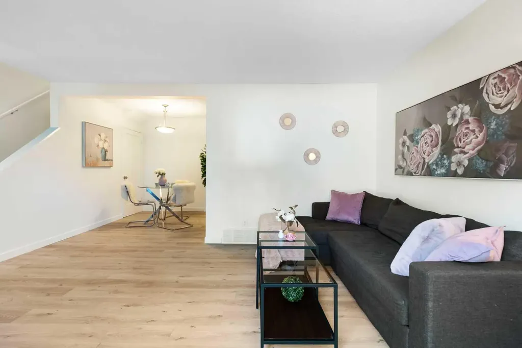 251 90 Avenue SE Calgary AB T2J 0A4