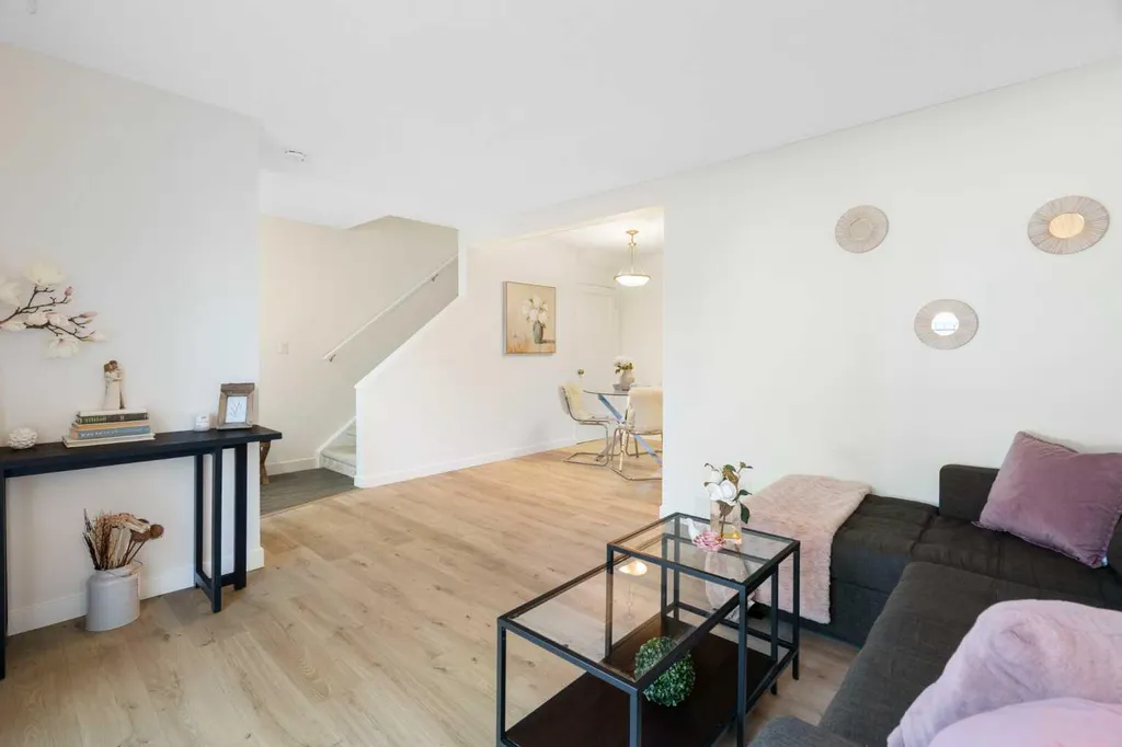 251 90 Avenue SE Calgary AB T2J 0A4