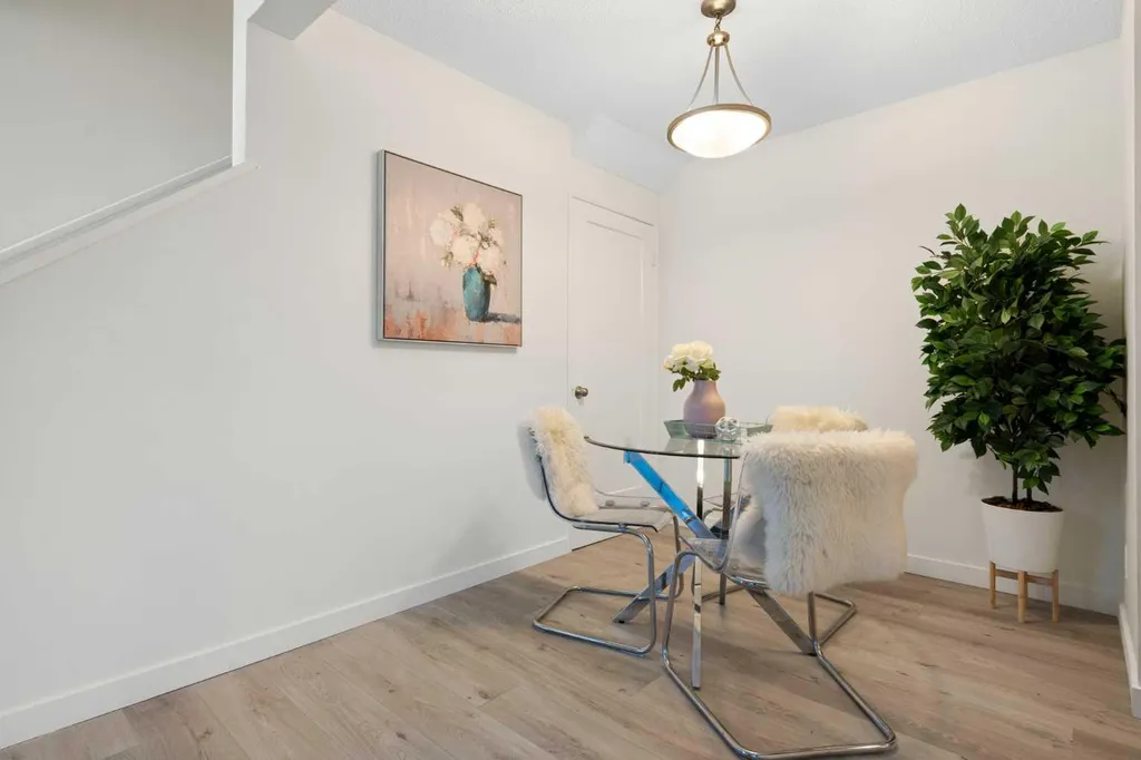251 90 Avenue SE Calgary AB T2J 0A4