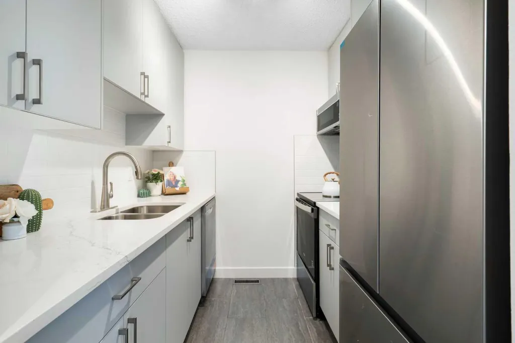 251 90 Avenue SE Calgary AB T2J 0A4
