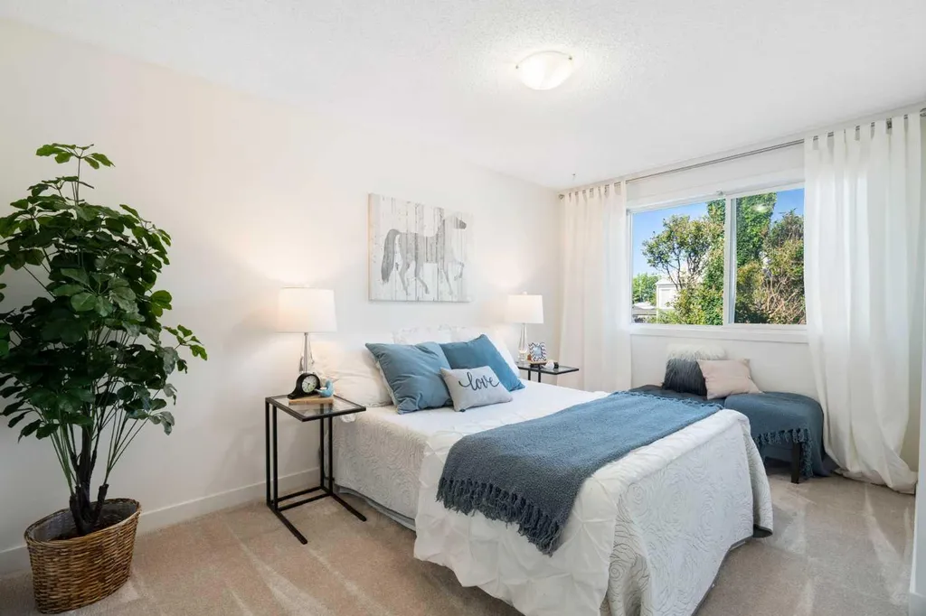 251 90 Avenue SE Calgary AB T2J 0A4