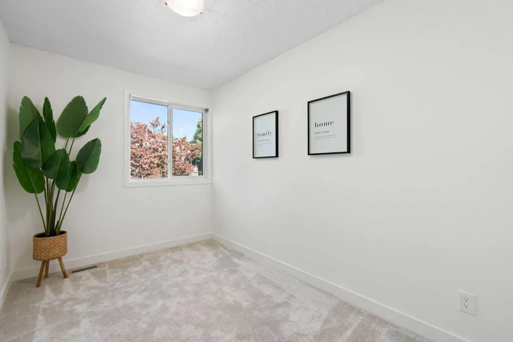251 90 Avenue SE Calgary AB T2J 0A4