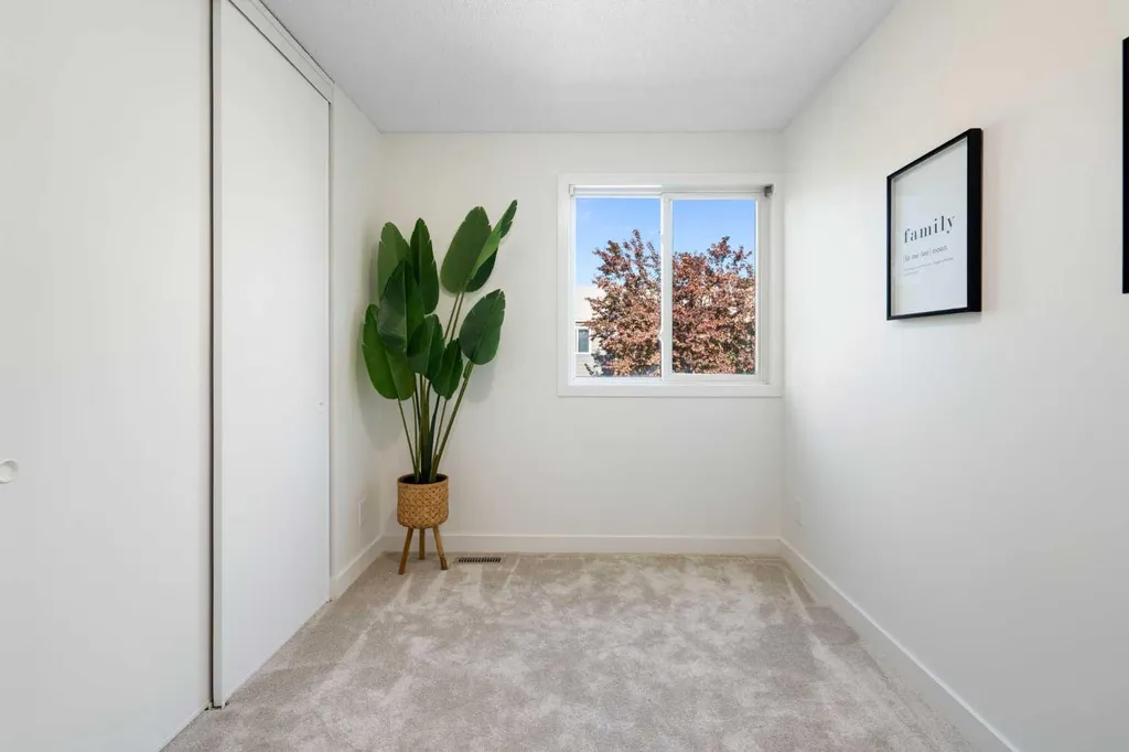 251 90 Avenue SE Calgary AB T2J 0A4
