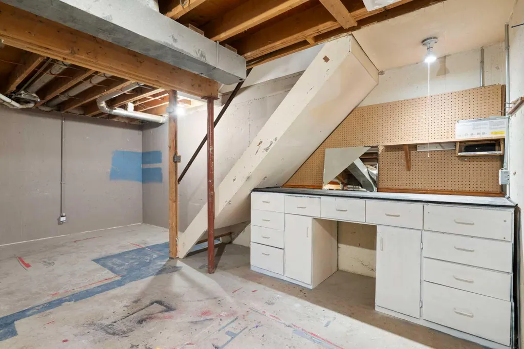 251 90 Avenue SE Calgary AB T2J 0A4
