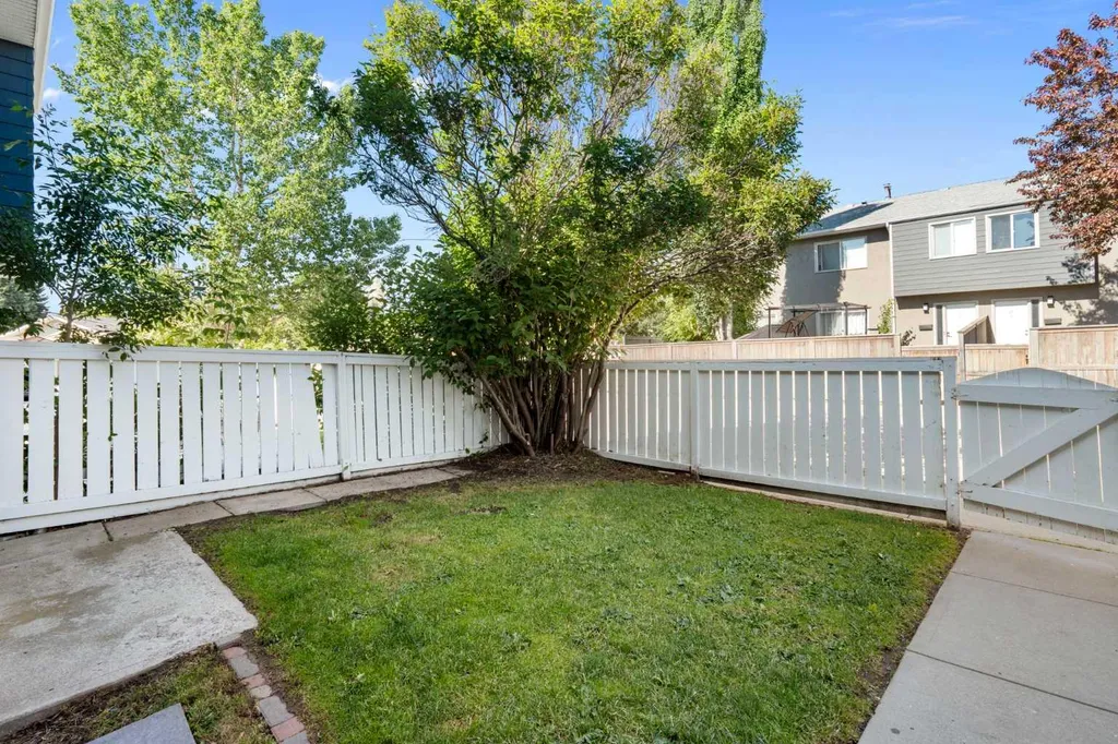 251 90 Avenue SE Calgary AB T2J 0A4