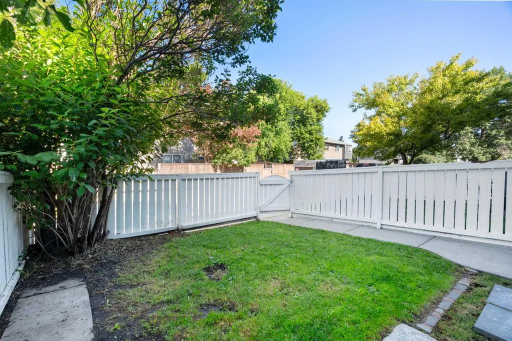 251 90 Avenue SE Calgary AB T2J 0A4