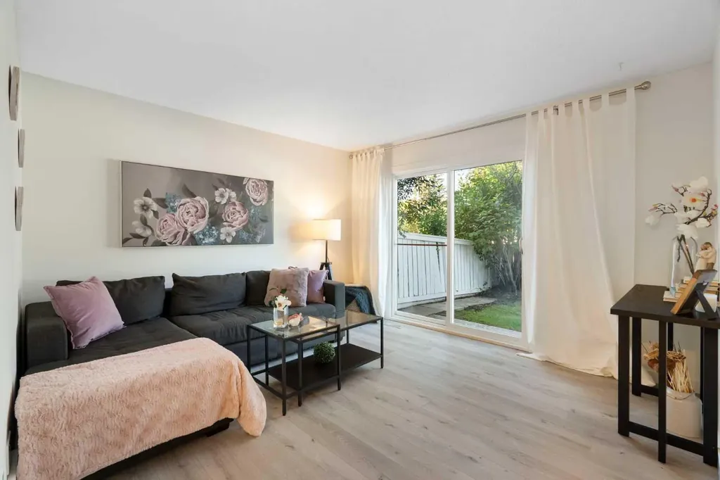 251 90 Avenue SE Calgary AB T2J 0A4